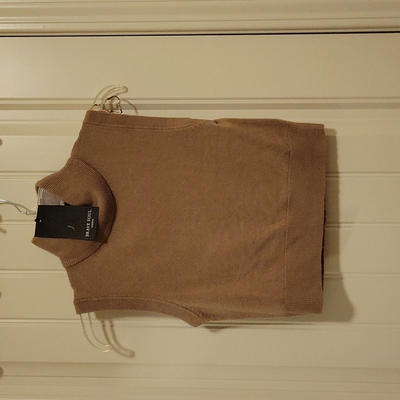 Brown/Tan Sleeveless Mockneck Shirt - Picture 2 of 3